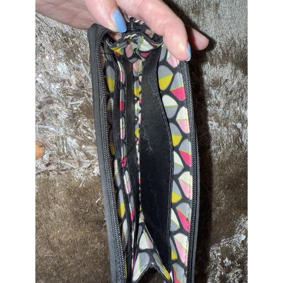 Vera Bradley Women's Black Quilted‎ Wristlet Wallet Colored Interior - Picture 3 of 3